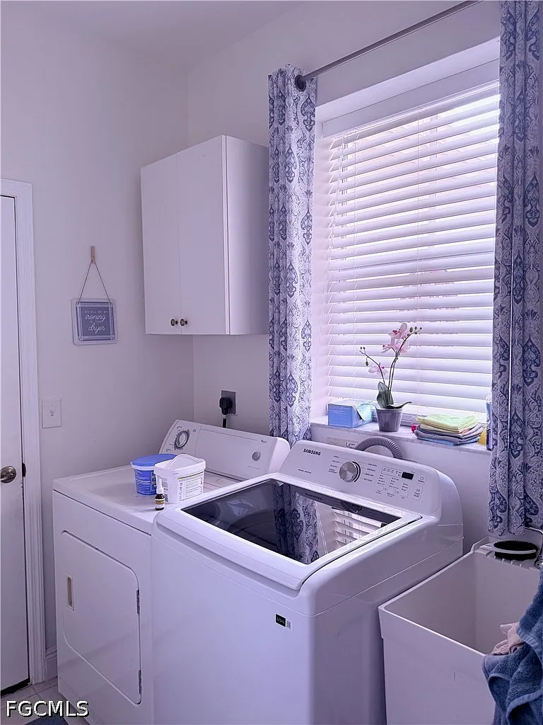 3 bed, 2.0 bath, 1839 sqft, $1,895 — Photo 3