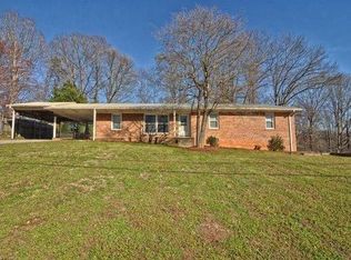 418 Chapel Dr, Lexington, NC 27295