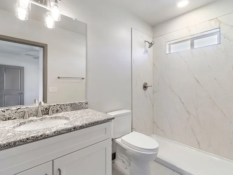 1720 E Edison St — Photo 50