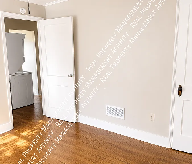 3684 Marion Ave — Photo 10