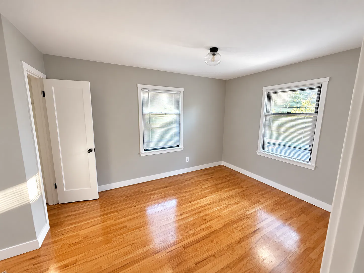 2 bed, 900 sqft, $3,990 — Photo 4