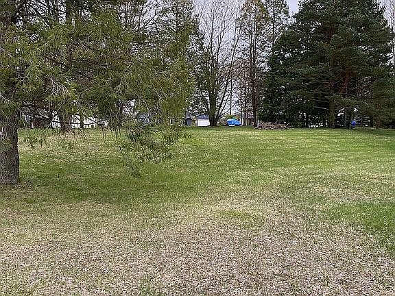 4th image of Southwoods Dr