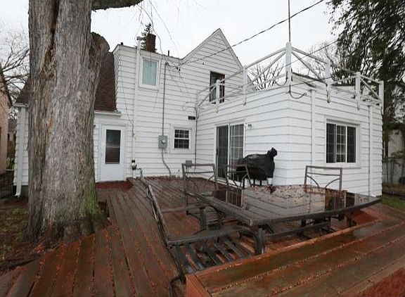 4th image of 712 6th Ave N