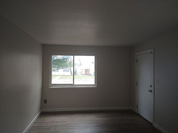 3rd image of 1050-1052 Republic Ave #1050