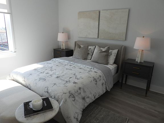 2nd image of 532 Mulberry St #2