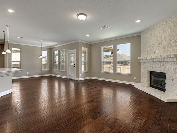 5th image of 1104 Plano Ln