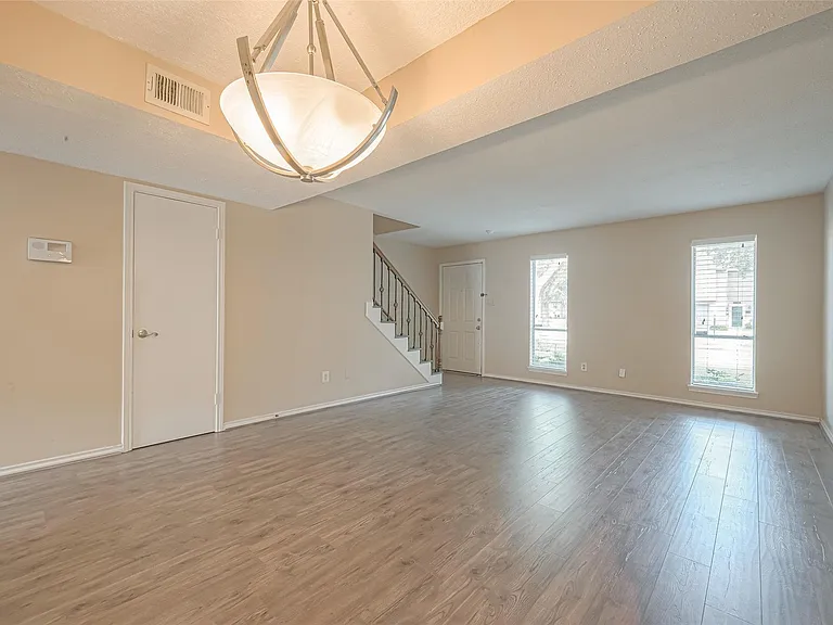 10217 Longmont Dr — Photo 7