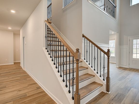 5th image of 640 Continental Dr