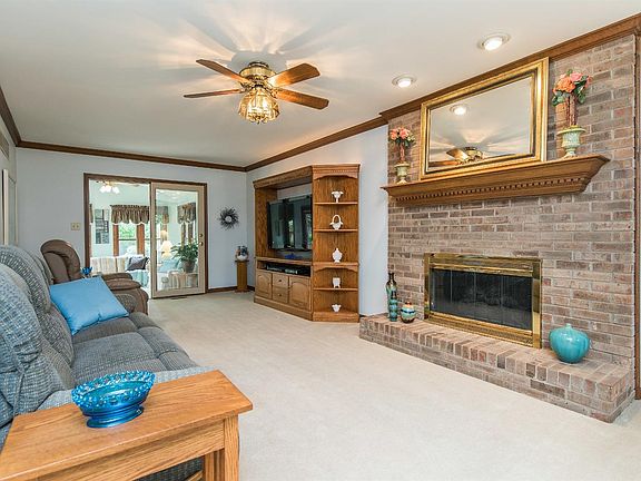 5th image of 840 Edgewood Dr