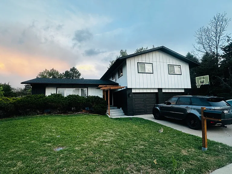 4453 S Xenia St — Photo 1