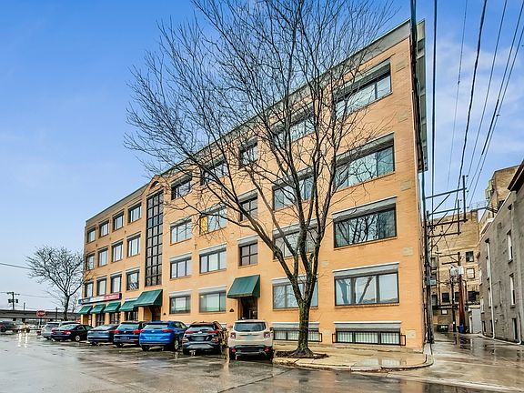 2nd image of 4751 N Artesian Ave APT 407