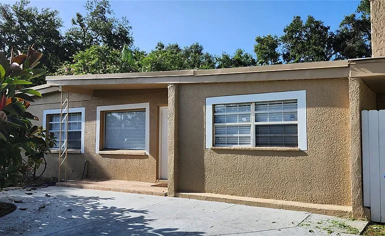 1103 Southside Dr — Photo 2