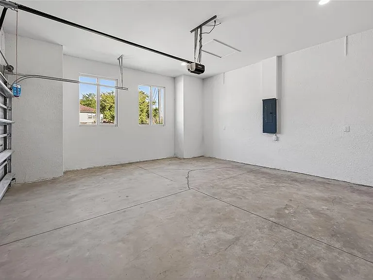 511 Sweetwater Dr — Photo 20