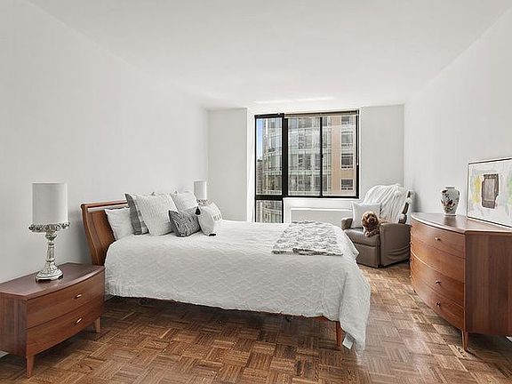 5th image of 255 E 49th St #18E