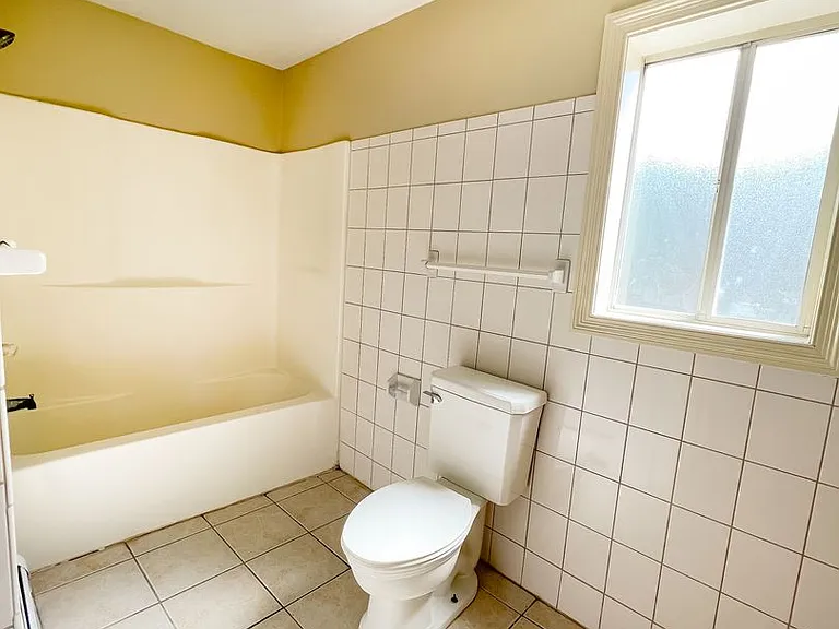 70 Groton Ave — Photo 17