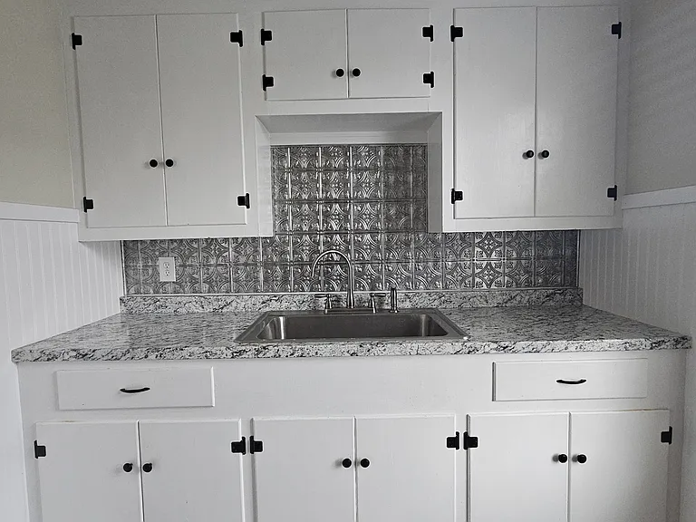 27 Laurel St #2 — Photo 2