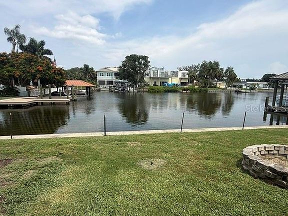 4th image of 3945 Fontainebleau Dr