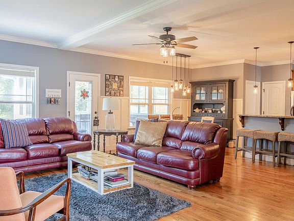 3rd image of 9901 Breeze Hill Ln