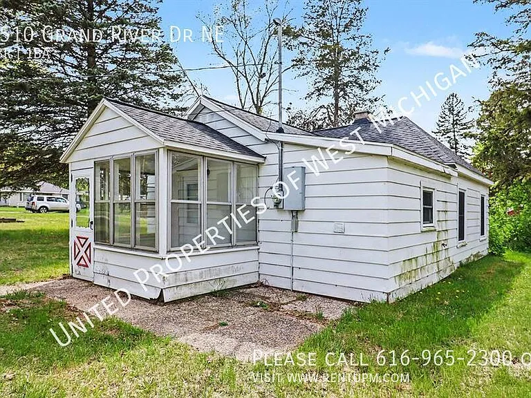 5510 Grand River Dr NE — Photo 3