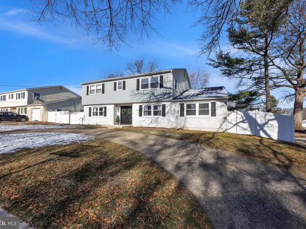 309 Monmouth Dr, Cherry Hill, NJ 08002