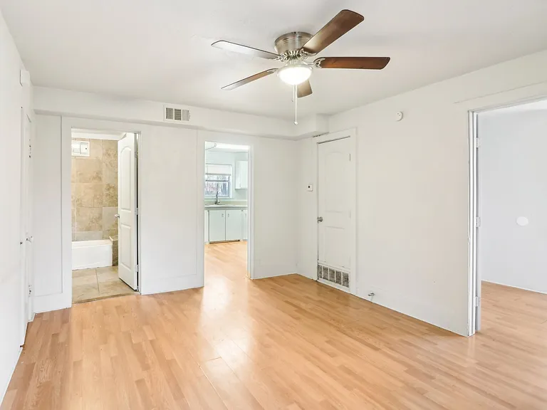 1906 Grainger St #1906 — Photo 12