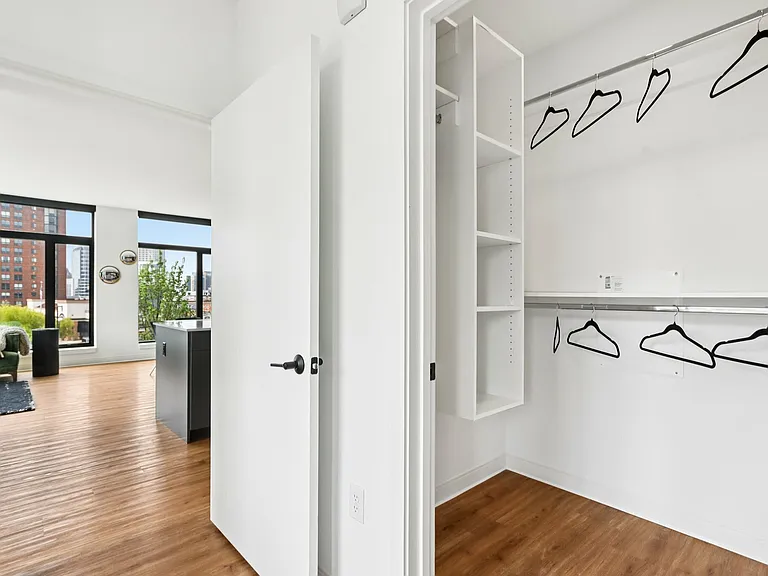 Capricorn 2 bed, 2 bath + den