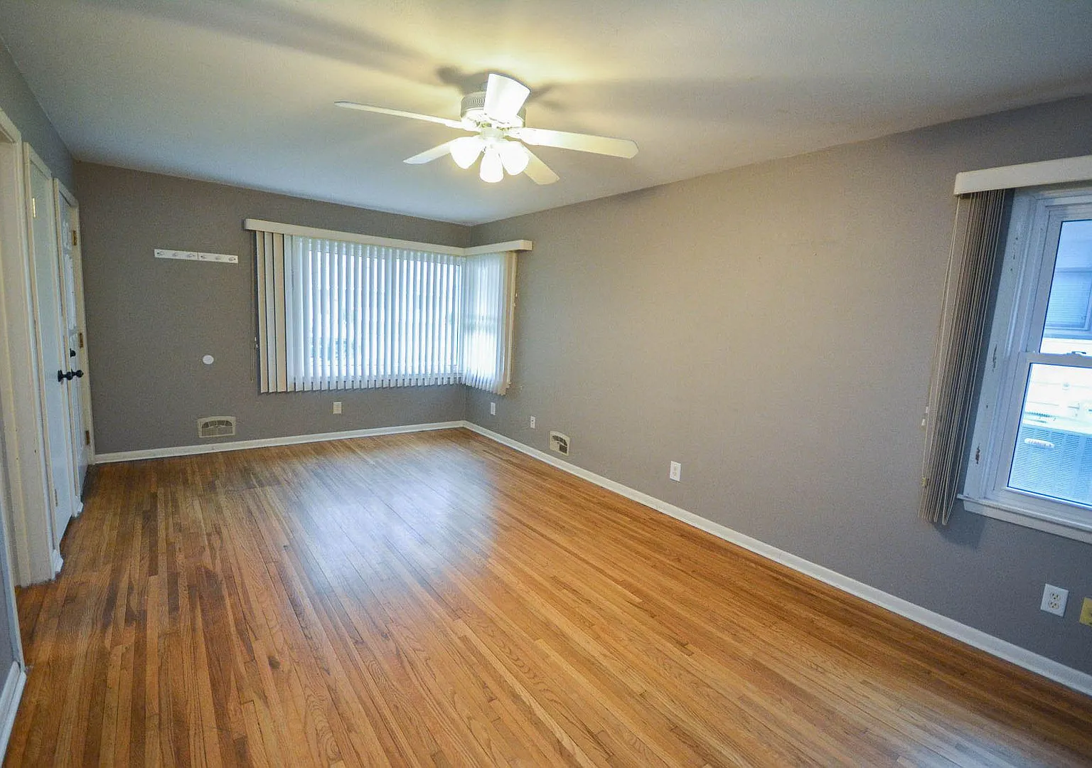3br ranch style home near Sunset Terrace Elementary! — Photo 3