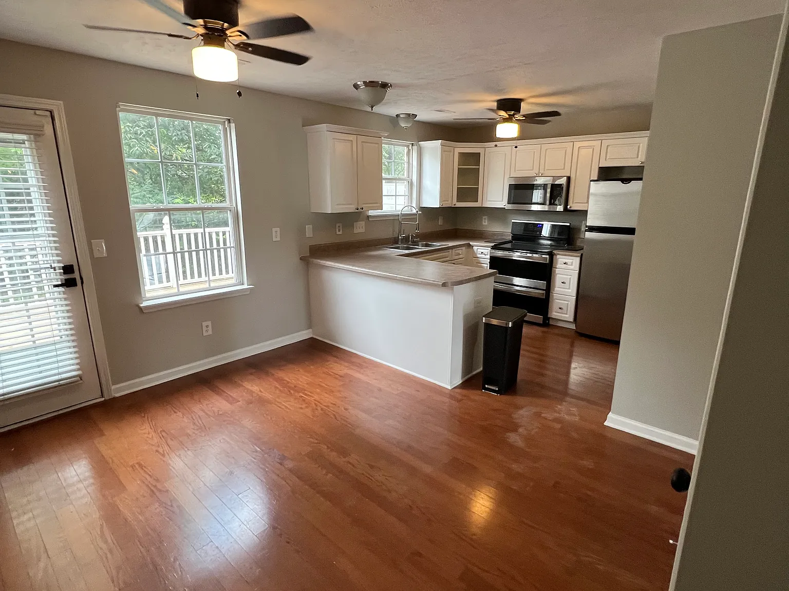 2 bed, 2.5 bath, 1632 sqft, $2,000 — Photo 2