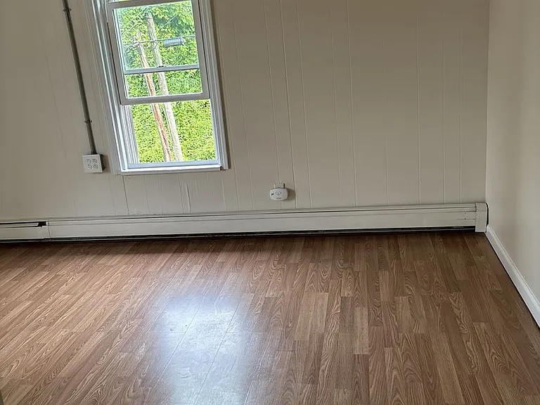332 Stewart St — Photo 11