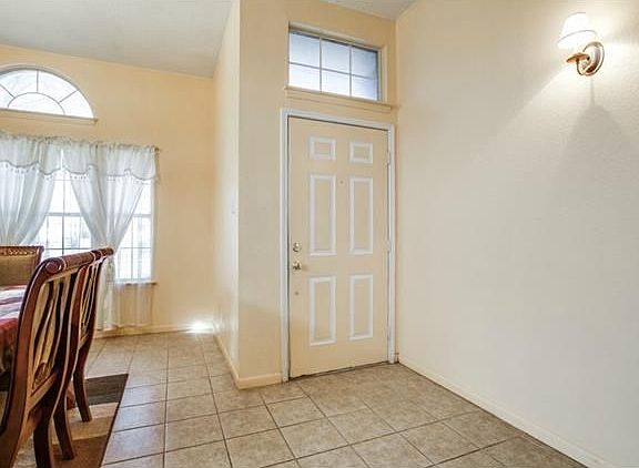 4th image of 800 Moore St