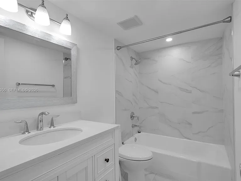 11960 NE 19th Dr — Photo 17