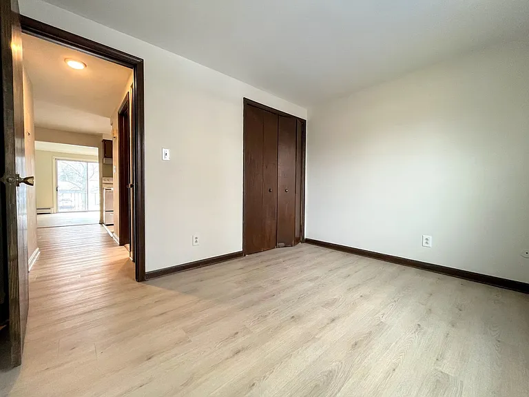 364 Robert Dr — Photo 7