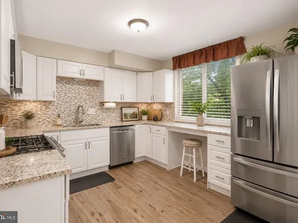 9238 Bellbeck Rd, Parkville, MD 21234