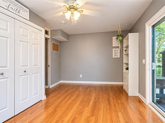 4th image of 54 Stern Ct