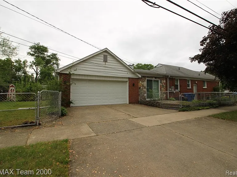 24301 Colgate St — Photo 4