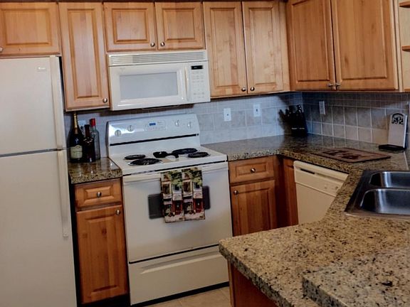 3rd image of 2044 Alta Meadows Ln