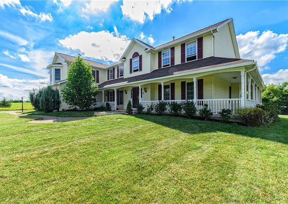 1st image of 17 Gravel Hill Ln