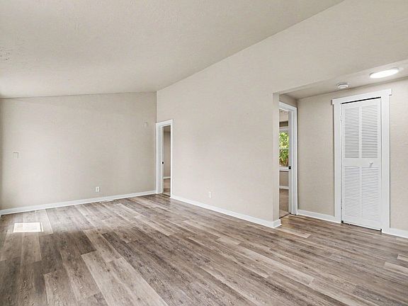 4th image of 101 Spruce Ave