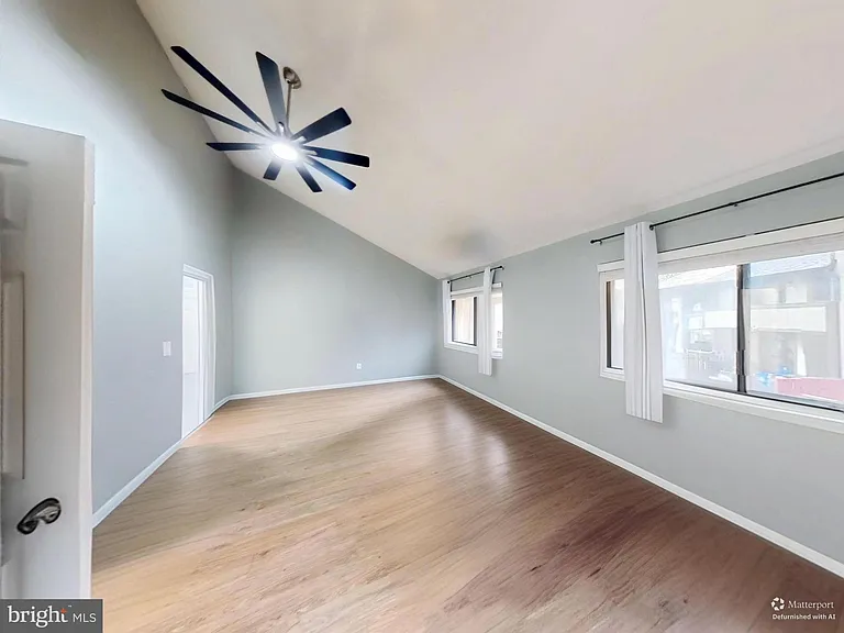 18428 Point Seneca Pl — Photo 33