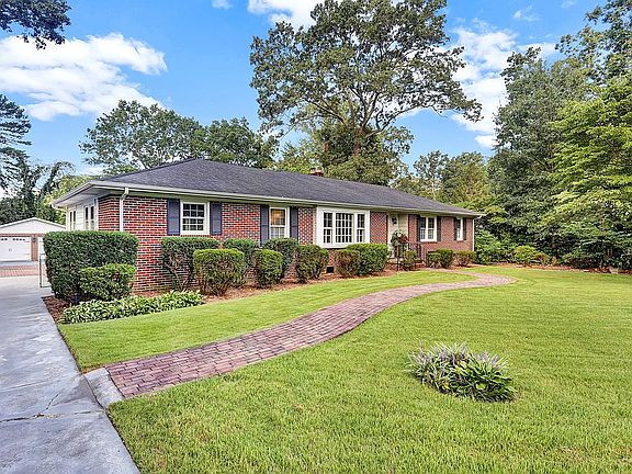 5th image of 402 Yorkshire Dr