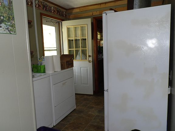4th image of 209 W Carl St