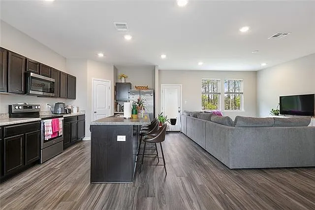 18301 Fox Hollow Loop — Photo 3