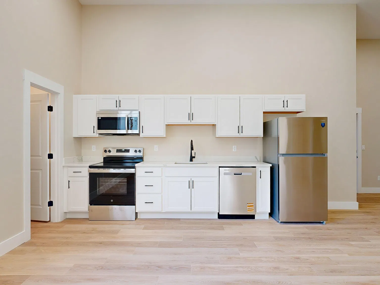 2 bed, 1000 sqft, $2,200 — Photo 2