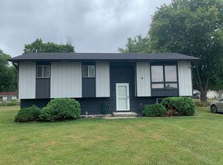 8 Dania Dr, Hamilton, IL 62341