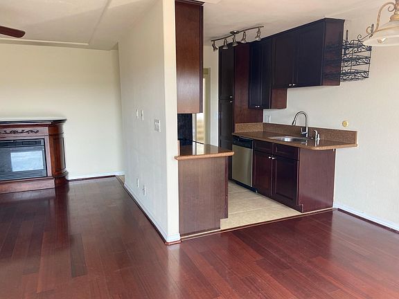 3rd image of 4009 Crown Point Dr