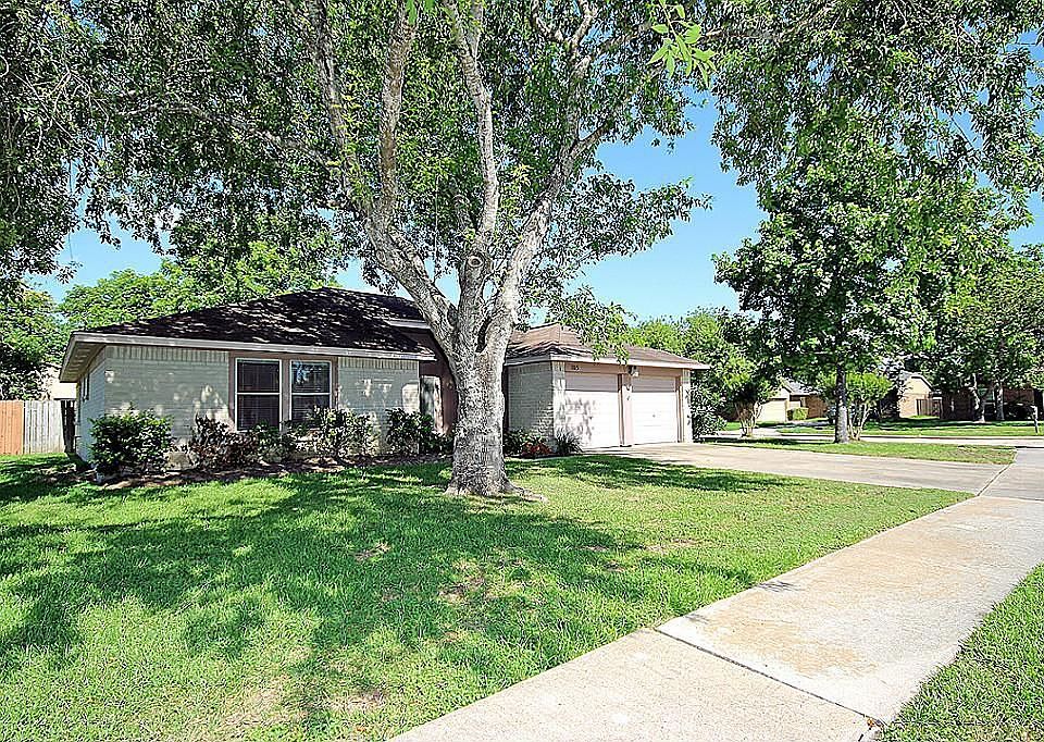 1st image of 105 Greenshire Dr
