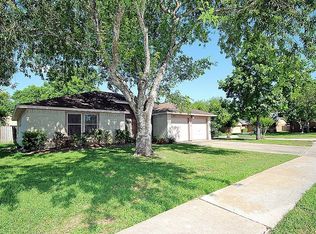 105 Greenshire Dr, League City, TX 77573