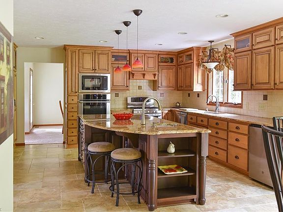 3rd image of 482 Vandalia Dr