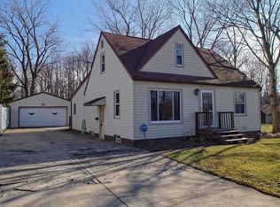 21 Edgewood Ave, Bedford, OH