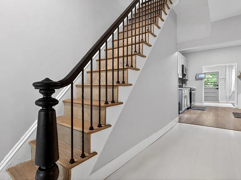 59 W 6th St — Photo 12